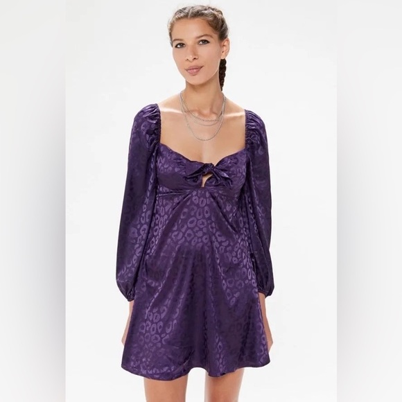 Urban Outfitters Puff Sleeve Satin Dress | Dark Romantic Halloween Party Dress L - Picture 8 of 8